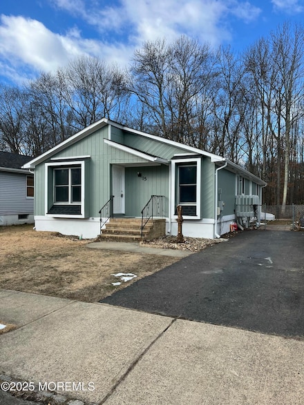 15 Brookview Ln, Manalapan, NJ 07726