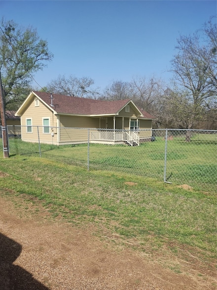 609 W Barton St, Calvert, TX 77837