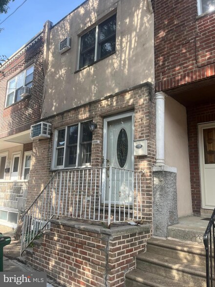 2906 S Sydenham St, Philadelphia, PA 19145