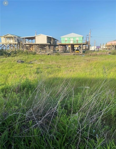 121 Abadie Ln, Grand Isle, LA 70358