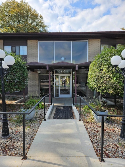 995 N Cass Lake Rd Unit 221, Waterford, MI 48328