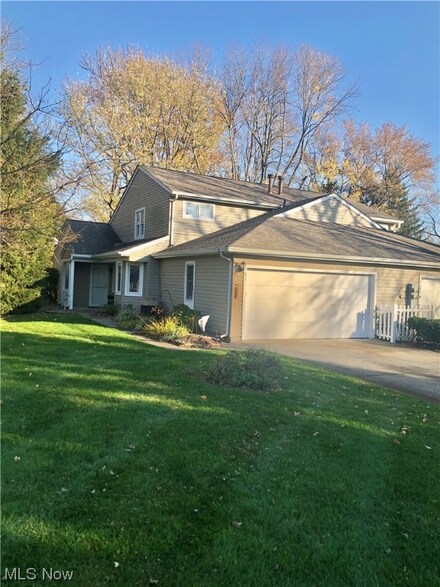 181 Emerald Ln, Berea, OH 44017