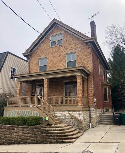 1005 Paradrome St, Cincinnati, OH 45202