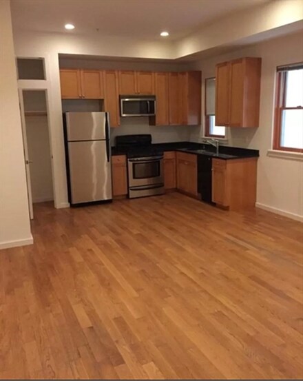 2 Beech St Unit 102, Cambridge, MA 02140