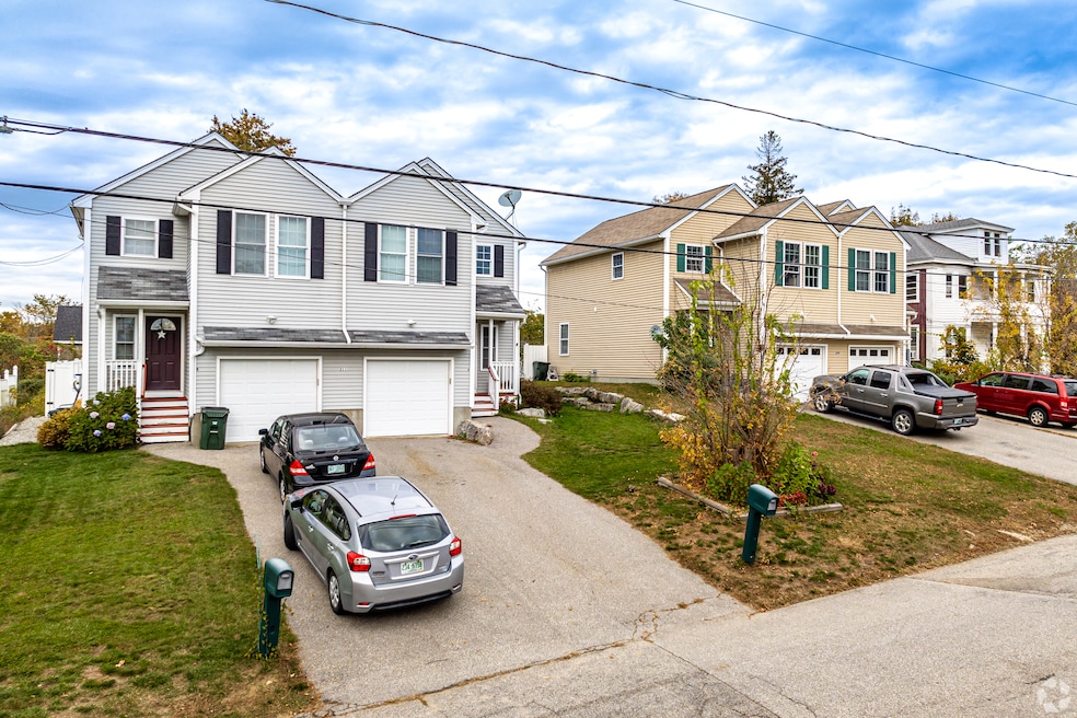 Two-family houses in the Highlands neighborhood of Manchester, New Hampshire. (CoStar)