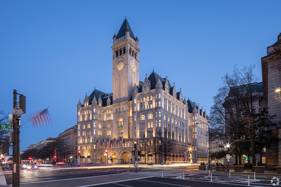 The Waldorf Astoria hotel in Washington, D.C., sold in a foreclosure sale. (CoStar)