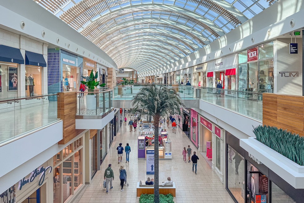 A mall in Sarasota, Florida. (Ryan Marchese/CoStar)