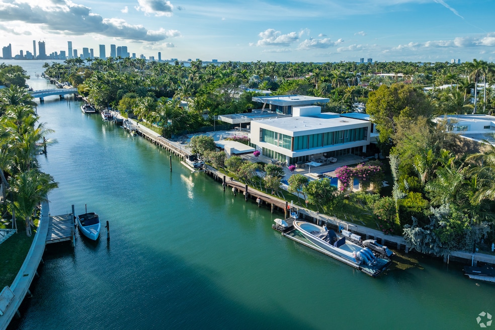 An Aerial view of a house in the Bayshore neighborhood in Miami. (Paul Ayala/CoStar)