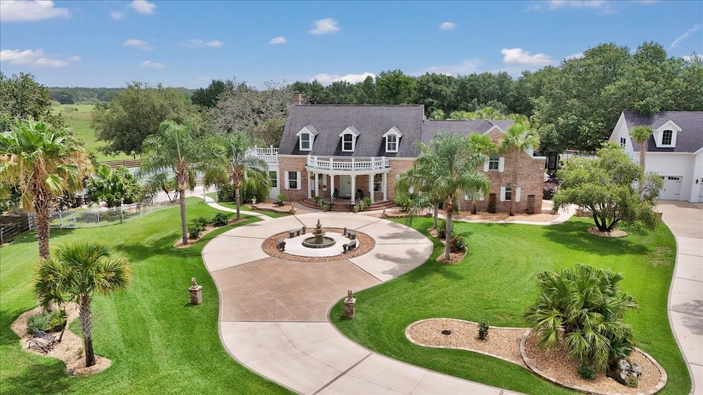 The founders of Engage Pickleball are selling their mansion in Oxford, Florida, featuring amenities for outdoor living. (Premier Sotheby's International Realty)