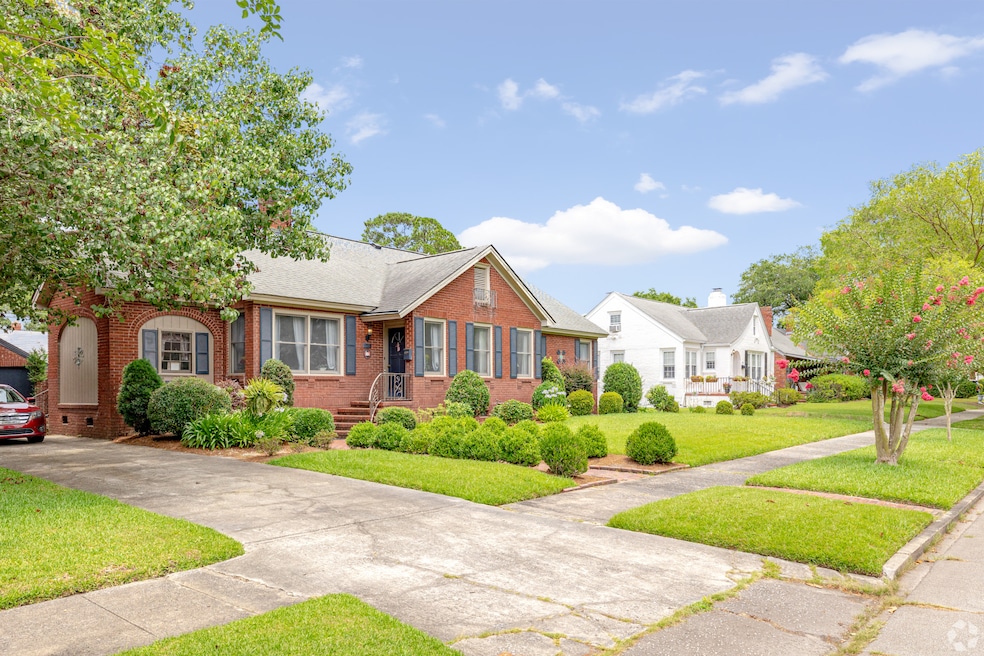 Mortgage rate averages fell after the Federal Reserve signaled the possibility of a September interest rate cut. (Carmen Natale/CoStar)