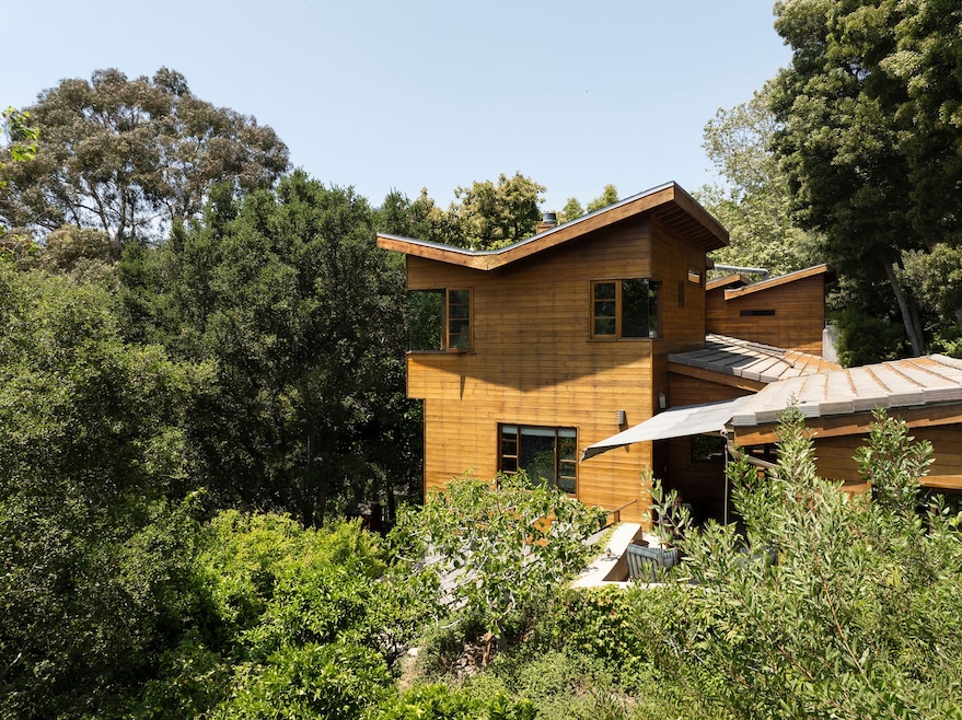 Butterfly roofs top this Los Angeles residence once owned by singer-songwriter J.D. Souther. (Gavin Cater)