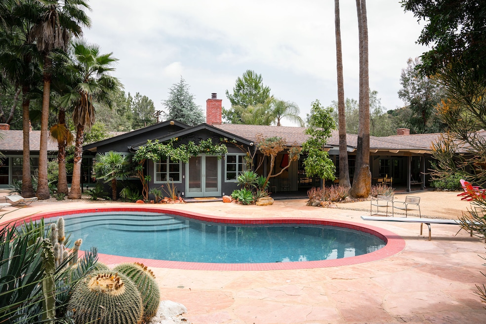 Artist Ed Ruscha, an American artist known for his anti-pop aesthetic, lived in this Los Angeles ranch, which has a kidney-shaped pool in the backyard. (Gavin Cater)
