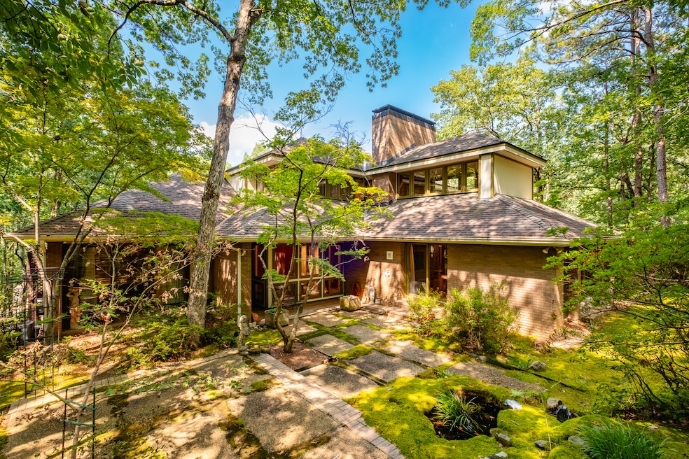 The home at 18 Hickory Hills in Little Rock, Arkansas, was designed with a unique blueprint. (Michael Baxley)