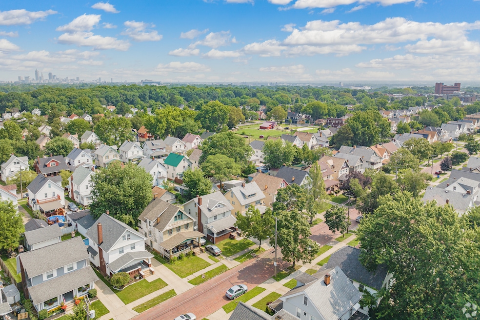 Houses line the streets in a Cleveland neighborhood. (Nile Vincz/Homes.com)