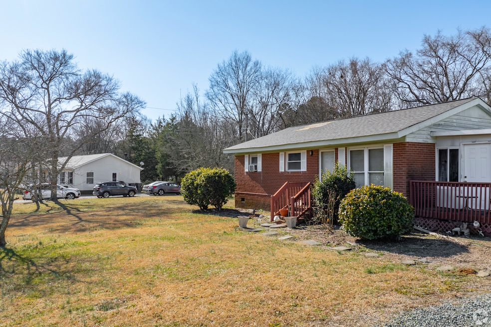 A house in Mallard Creek-Withrow Downs, a neighborhood in north Charlotte, North Carolina. (CoStar)