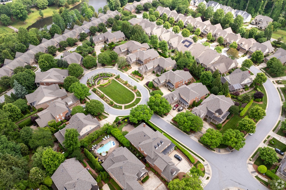 Higher mortgage rates are restraining buyer demand. (Bryan Regan/CoStar)