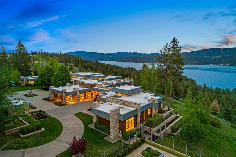 A lakefront estate in Idaho is listed for $24.7 million, but it's selling in an auction. (Sotheby’s Concierge Auctions)