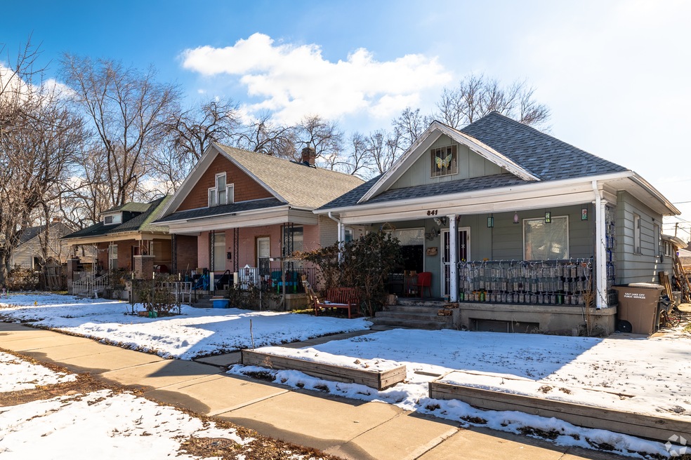 Mortgage rates are stagnating near the 7% threshold, data from Freddie Mac showed. (Marcel De Lima/CoStar)