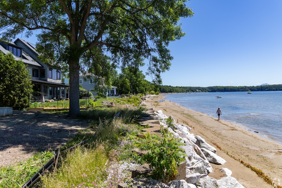 Homes at Appletree Point in Burlington, Vermont, line Lake Champlain. (Todd Beltz/CoStar)