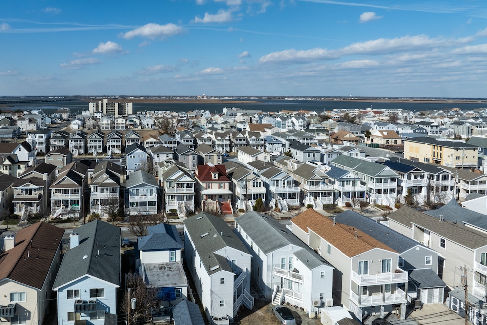 Consumers said they have less confidence in the home-selling market now than they did a year ago. (Mitchell Birnbaum/CoStar)