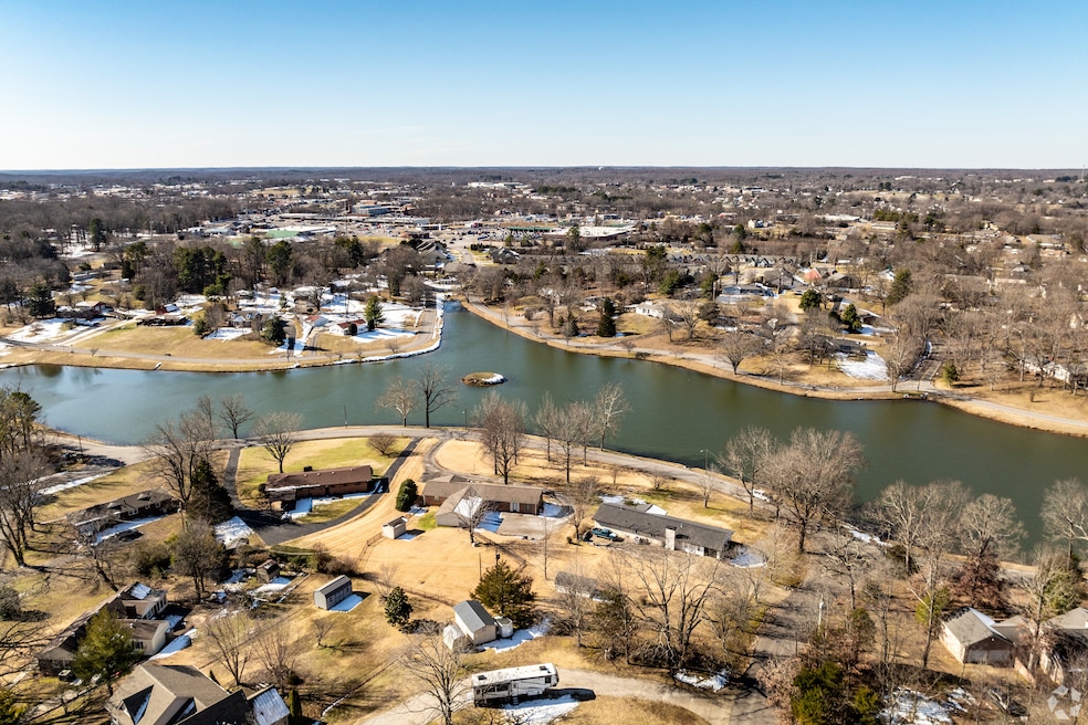Dickson has a number of recreational assets, including two publicly accessible lakes and a state park six miles away. (Nathan Pedigo/CoStar)