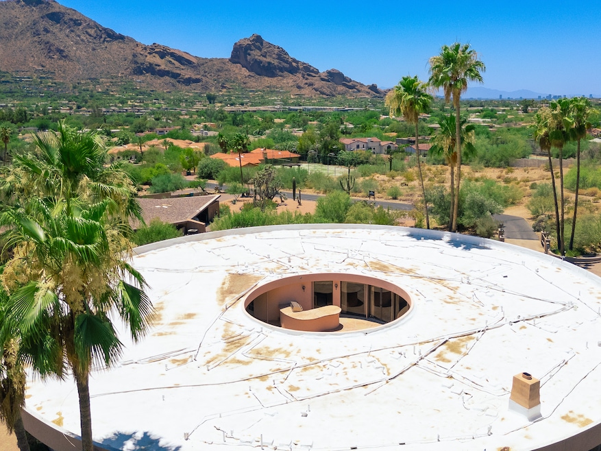 A rooftop of view of Paradise Valley's "Donut House." The home recently sold in an off-market deal. (Dan Haynes)