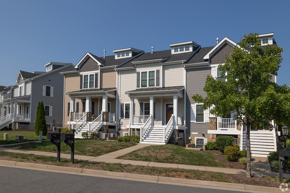 Buyers have more choices, but mortgage rates are keeping them sidelined, economists say.  (Joseph Popovich/CoStar)