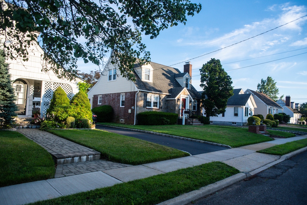 Mortgage rates remained above 7% for a second consecutive week, according to Freddie Mac. (Getty Images)