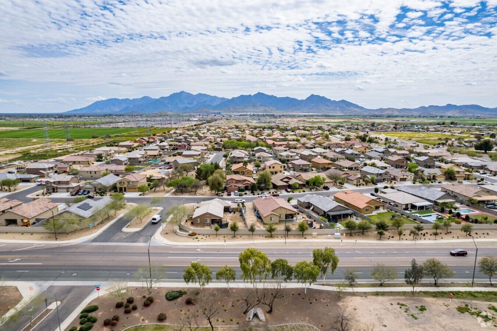 Rio 1900, which spans 1,940 acres in Goodyear, Arizona, is envisioned as a community that could bring 5,762 across a mix of single-family homes, build-to-rent townhomes and garden-style apartments. (CoStar)