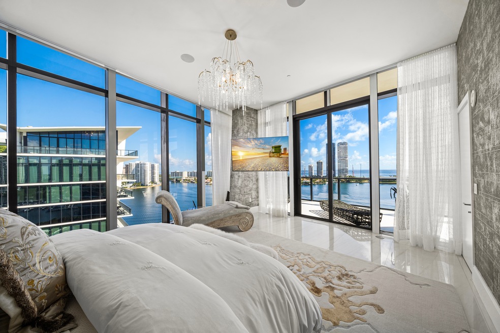 A corner penthouse is the priciest listing in Aventura, Florida. (Luxhunters)
