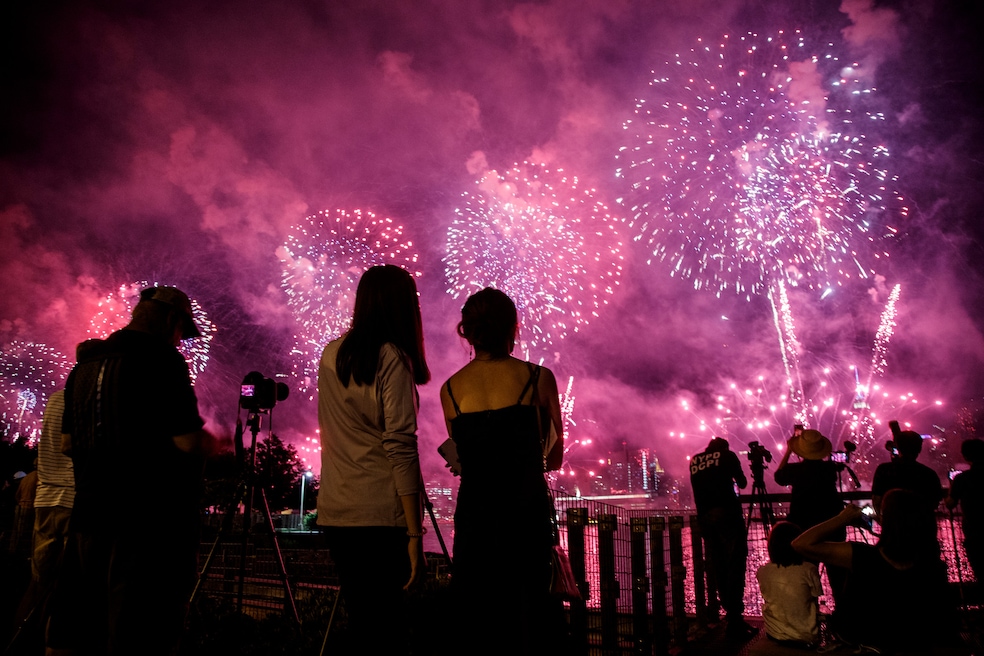 New Yorkers view Macy's Fourth of July fireworks show from Long Island City in Queens, New York, in 2022. (Getty Images)