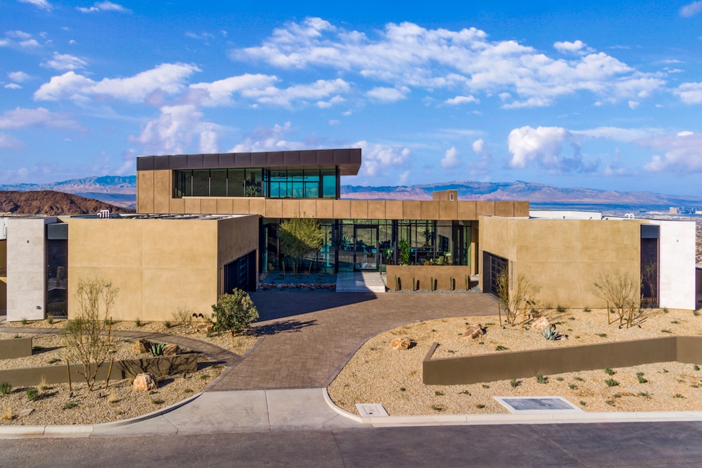 The New American Home showcases high-end luxury design and forward-looking construction practices. (501 Studios)