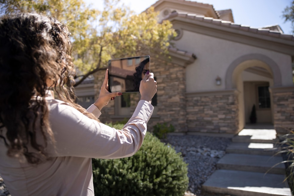 Photography is one tool appraisers use to determine market value. (Getty Images) 