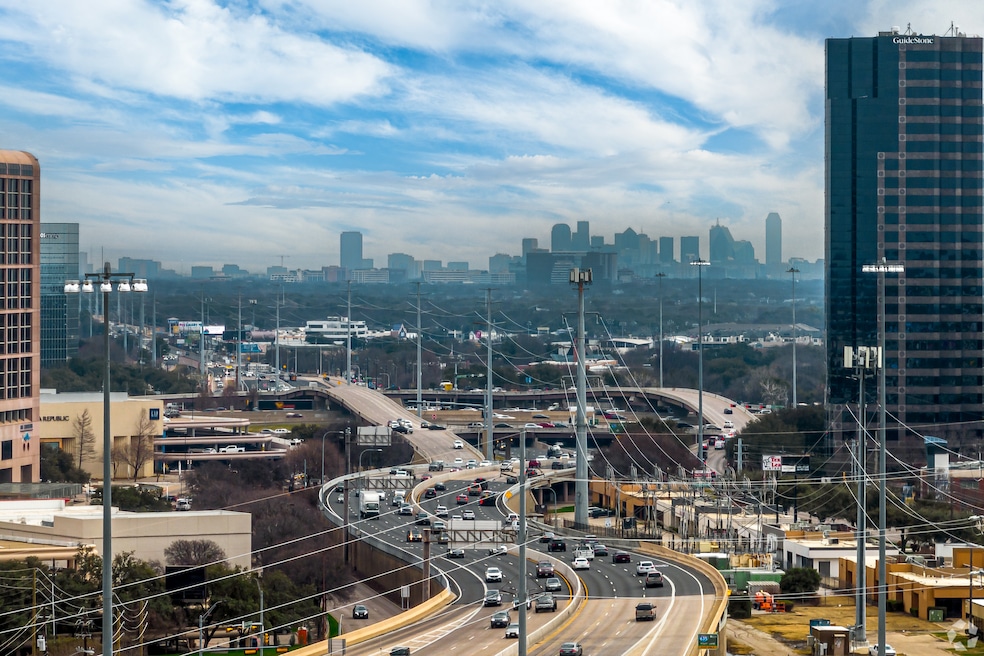 A view of the Dallas North Tollway with the city in the distance. (Getty Images/iStockphoto)