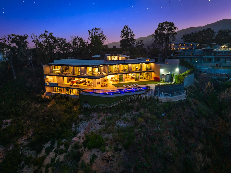 A $54 million newly built mansion listed in Pacific Palisades last month. (Jarrel Cudjoe)