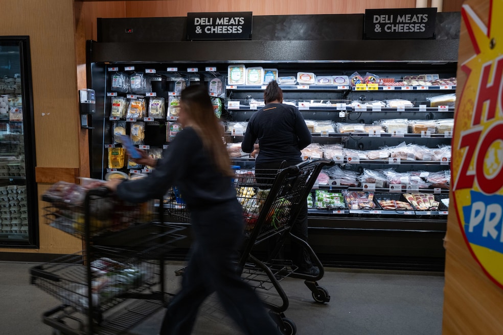 More consumers cited high grocery and food prices in an August survey about the economy. (Getty Images)