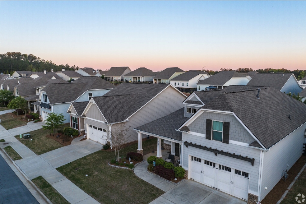 U.S. homebuilders are struggling as consumers wrestle with affordability concerns. (Kristinah Archer/Homes.com) 
