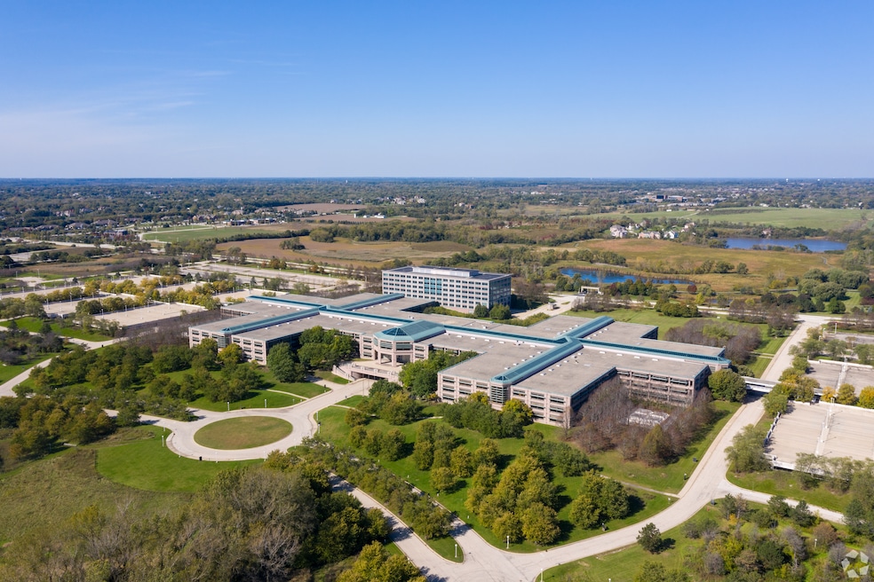 Bell Works Chicagoland in Hoffman Estates, Illinois, is expected to welcome 164 high-end townhouses on the northeast corner of its lot. (CoStar)