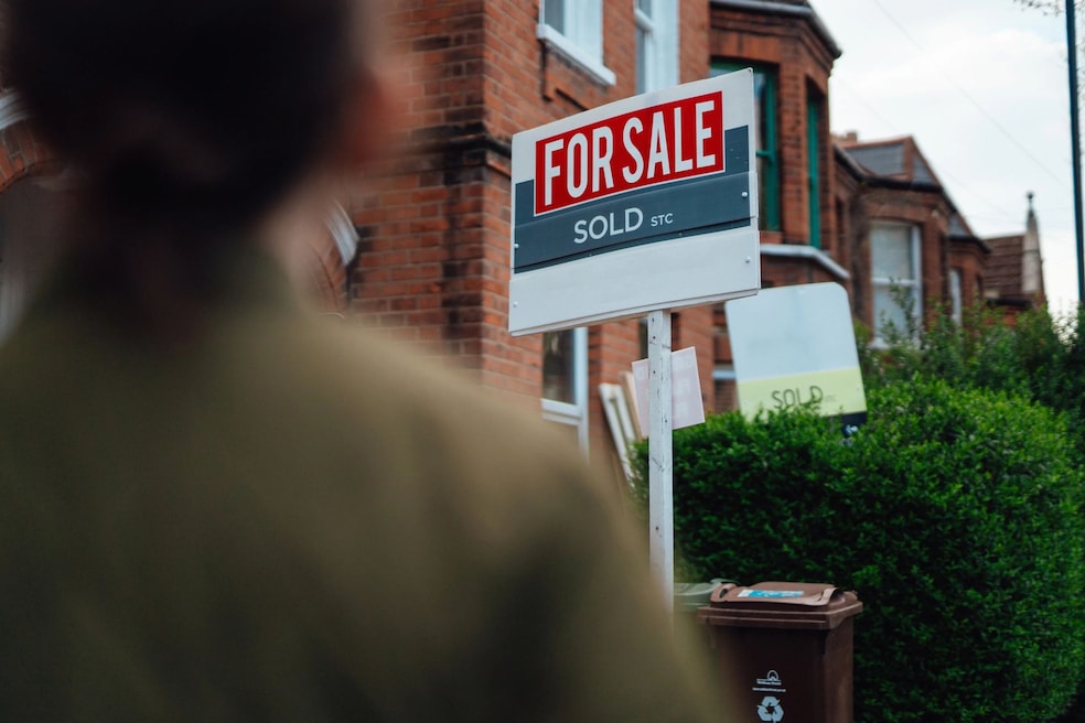 Mortgage rates are expected to remain at status quo or higher this year, according to Fannie Mae. (Getty Images)