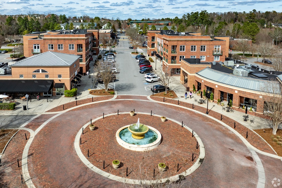 The Meadowmont neighborhood in Chapel Hill, North Carolina, includes condos and townhouses close to the shopping district. (Bryan Regan/Homes.com)