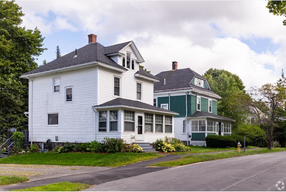 A pair of New Englander-style homes in Bangor, Maine's, Little City neighborhood. (CoStar)