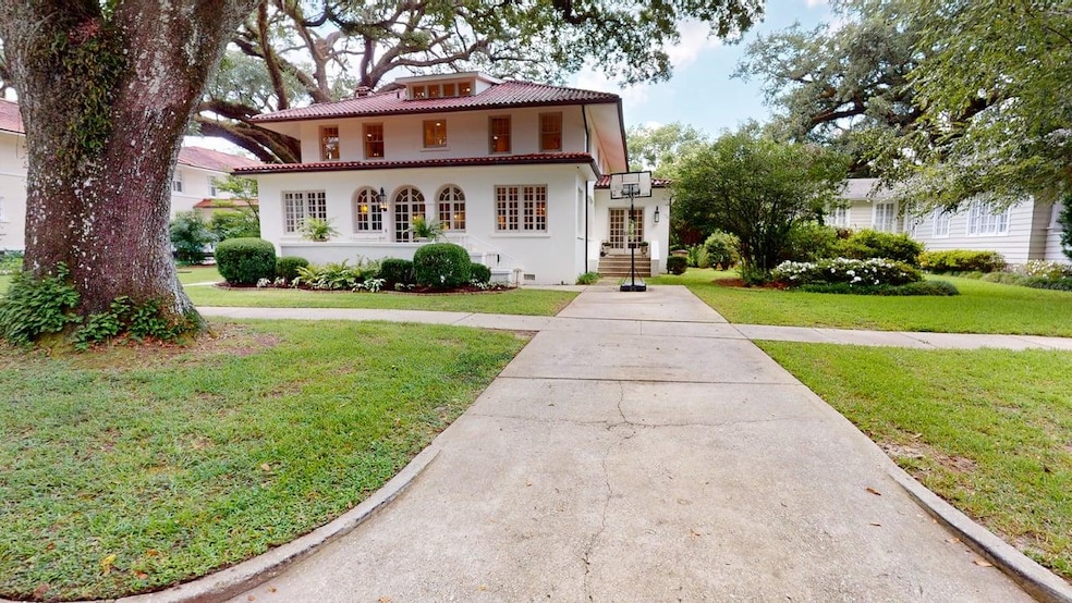 The home at 211 Lanier Ave. in Mobile, Alabama, was built in 1909. (LLB&amp;B Inc. Real Estate)