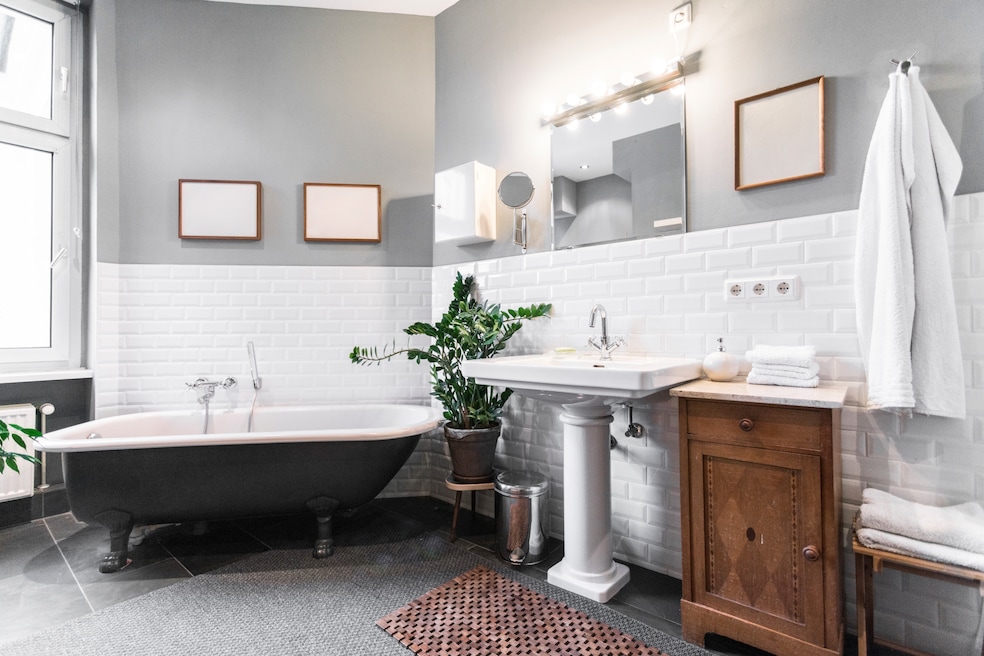 New single-family home starts with two full bathrooms rose for the second straight year. (Getty Images/Westend61)