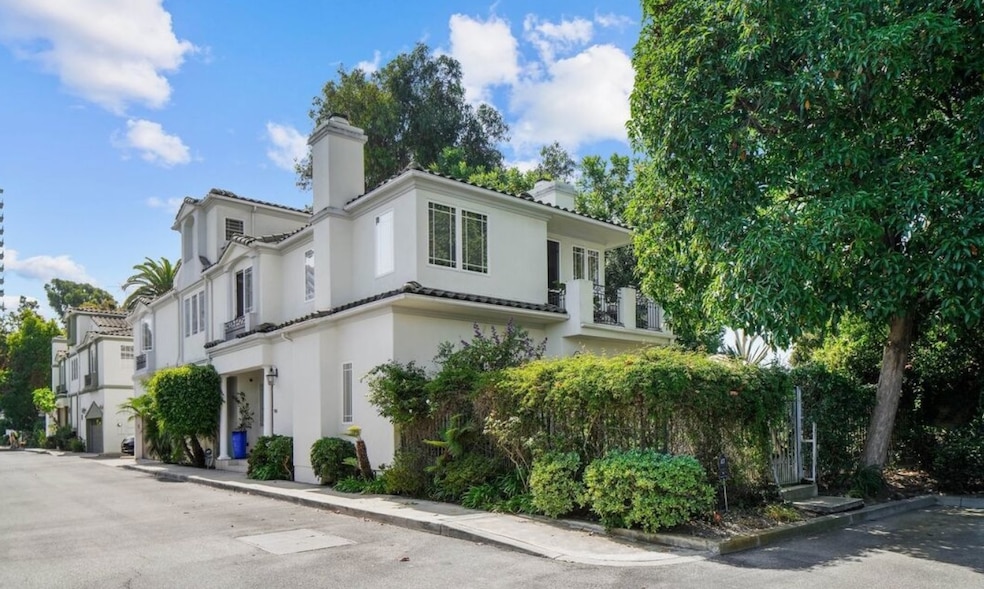Kareem Abdul-Jabbar customized this home in Los Angeles County to fit his 7-foot-2 frame. (Homes.com)