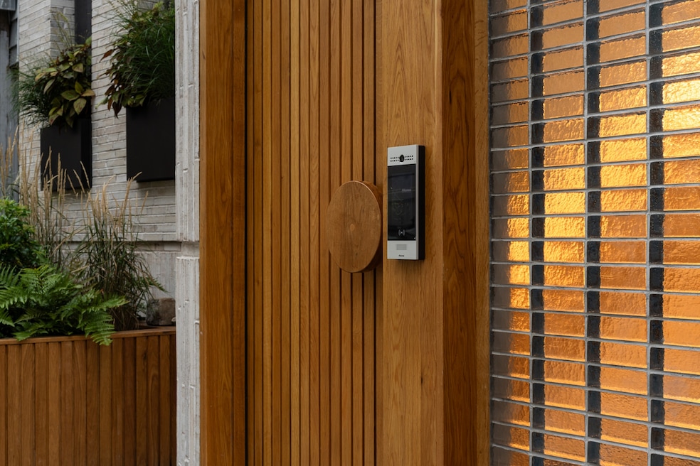 The New York-based StudioSC used glass bricks for a private residential entry in Brooklyn. (Glen-Gery)