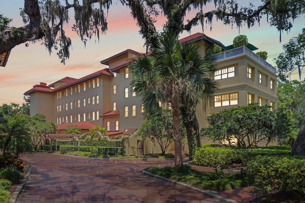 Penthouse 404 in The Alabama, a former hotel converted to condos in Winter Park, Florida, is on the market for $2.49 million. (Kelly Price &amp; Co.)