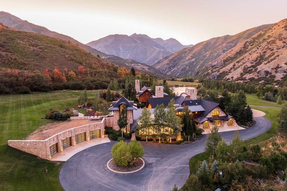 “Hobbit House” sits in a mountain valley in Provo, Utah. (Summit Sotheby's International Realty) 