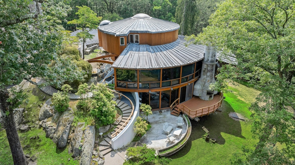 The Robert Cika-designed house was completed in 1959. (Chris Kiely/Jump Visual)