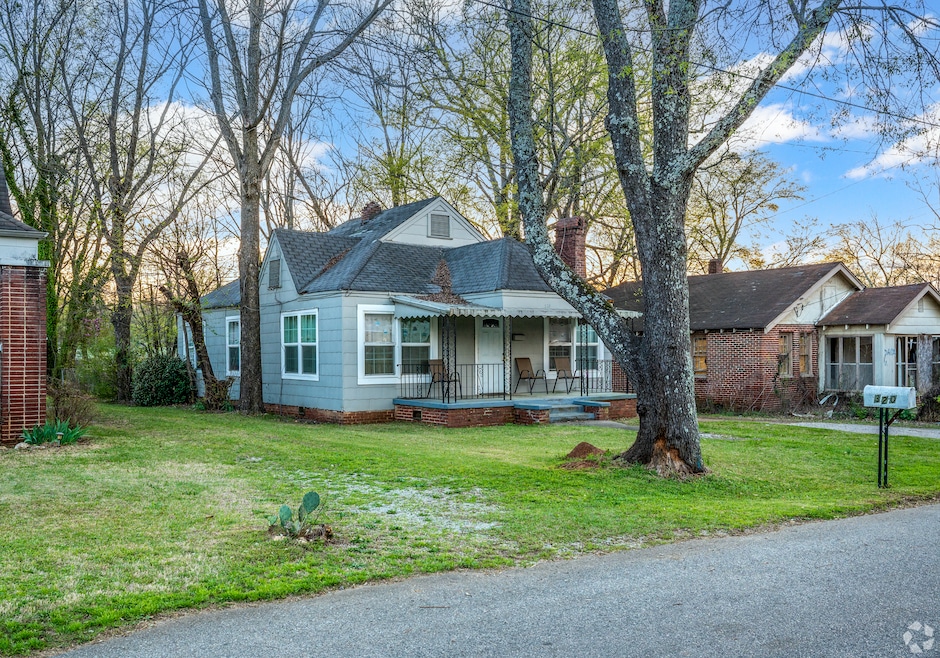Craftsman-style homes in the Wahouma neighborhood of Birmingham, Alabama. (Alan Bates/CoStar)