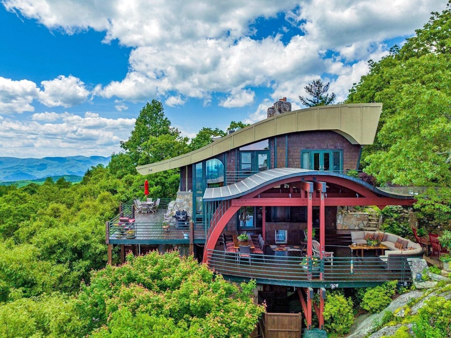 The North Carolina house was built in 1972. (Ashley Lee/Highlands Sotheby’s International Realty)
